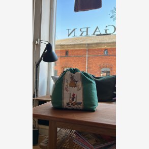 Hndlavet Grn Projekttaske med Korsstingsbroderi - stor